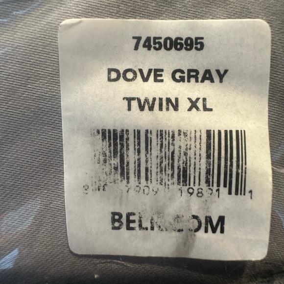 Modern.Southern.Home  300 thread count Twin XL sheet set Dove grey NWT - Picture 2 of 5